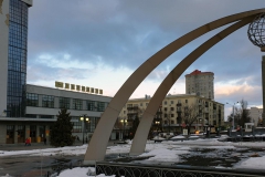 Bahnhofsplatz in schönstem Sowjet-Städtebau