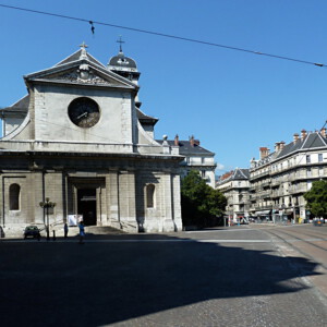 Grenoble, Église Saint Louis, nach langem, vergeblichen Warten auf eine Straßenbahn